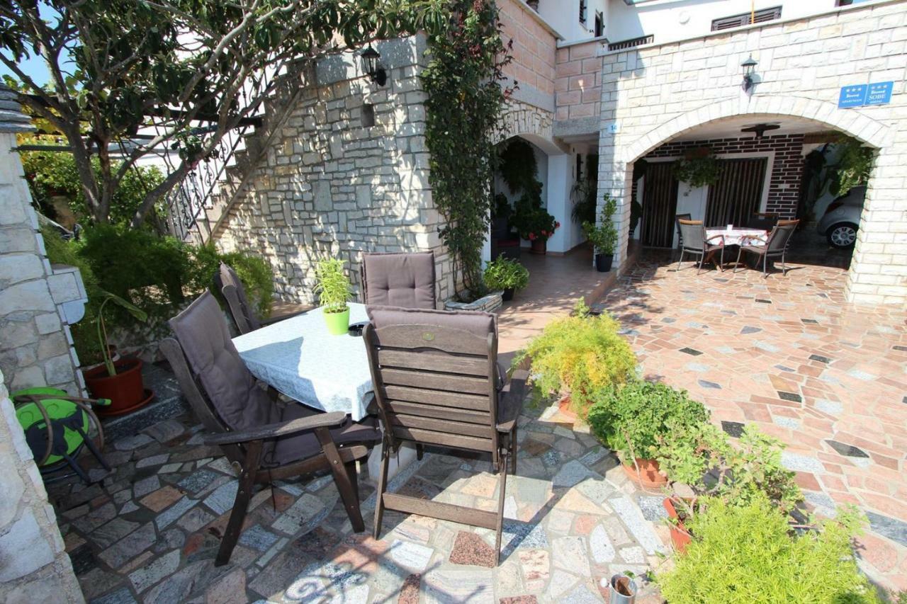 Guest House Rexa Ровинь Экстерьер фото