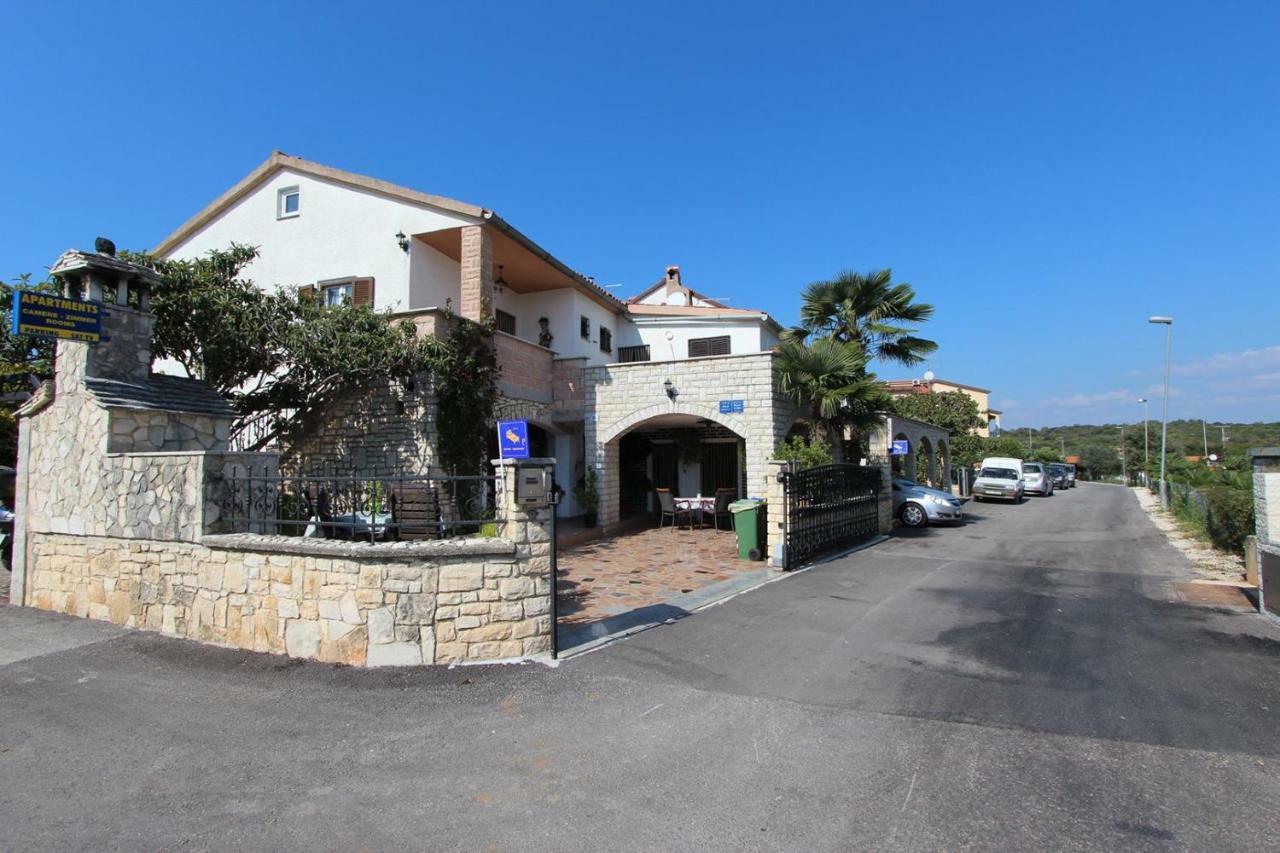 Guest House Rexa Ровинь Экстерьер фото