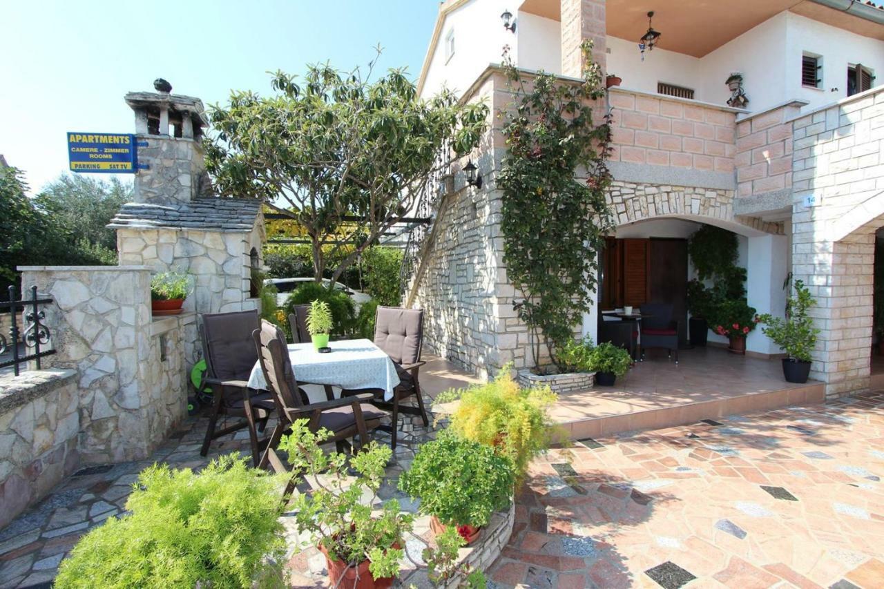 Guest House Rexa Ровинь Экстерьер фото